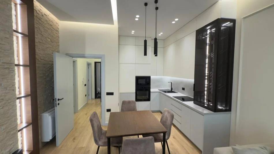 Tirane, jepet me qera apartament 1+1 , 70 m² 1.000 € (Square 21.)