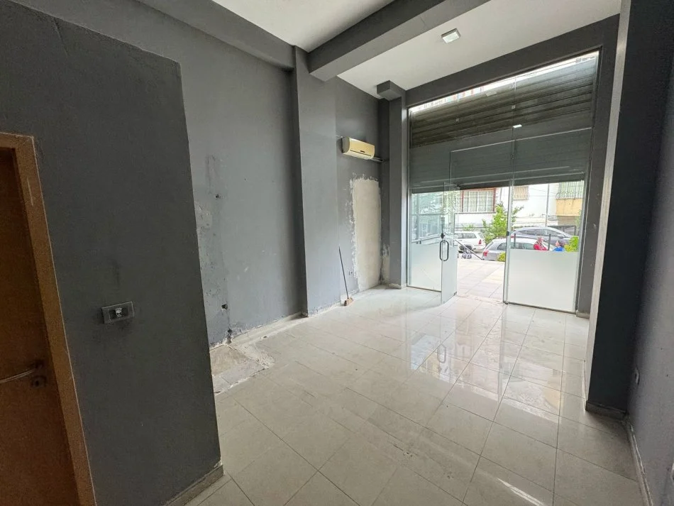 Tirane, jepet me qera 1+1+Ballkon Kati 0, 47 m² 500 € (KOMUNA E PARISIT)