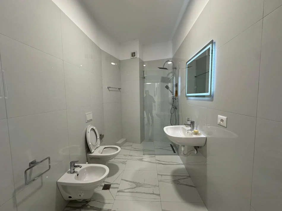 Tirane, Liste me oferta apartament 2+1+Ballkon Kati 6, 100 m² (Ish Fusha E Aviacionit)