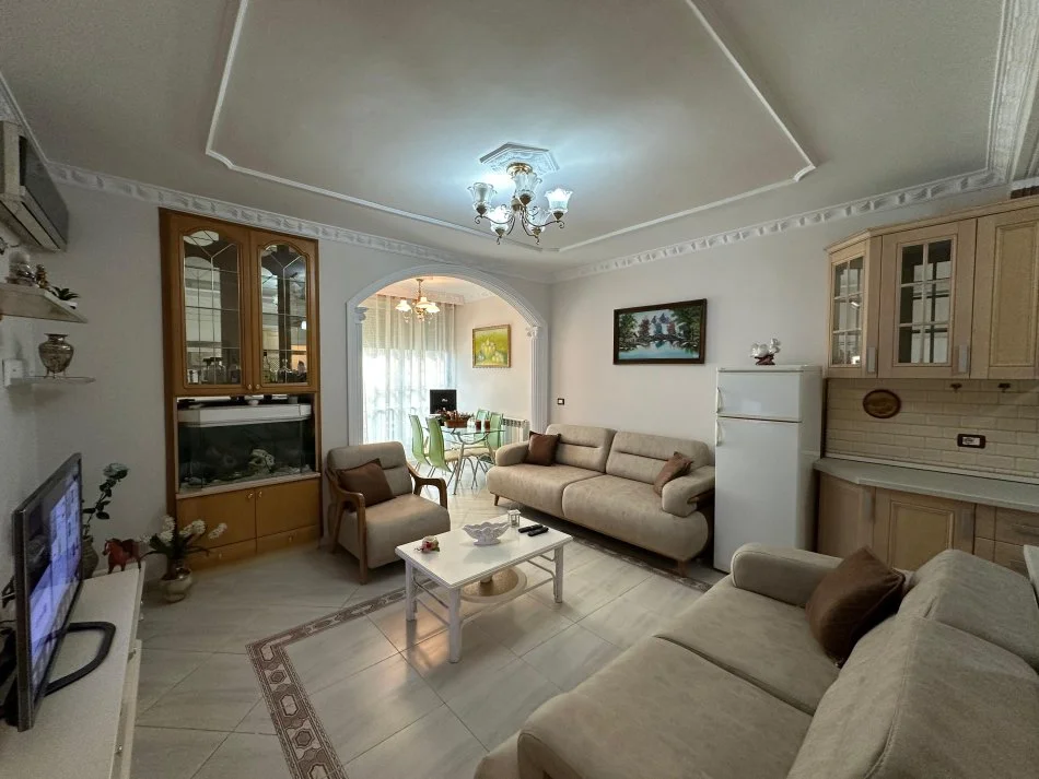 Tirane, Liste me oferta 2+1+Ballkon Kati 6, 90 m² (parku i autobusave)