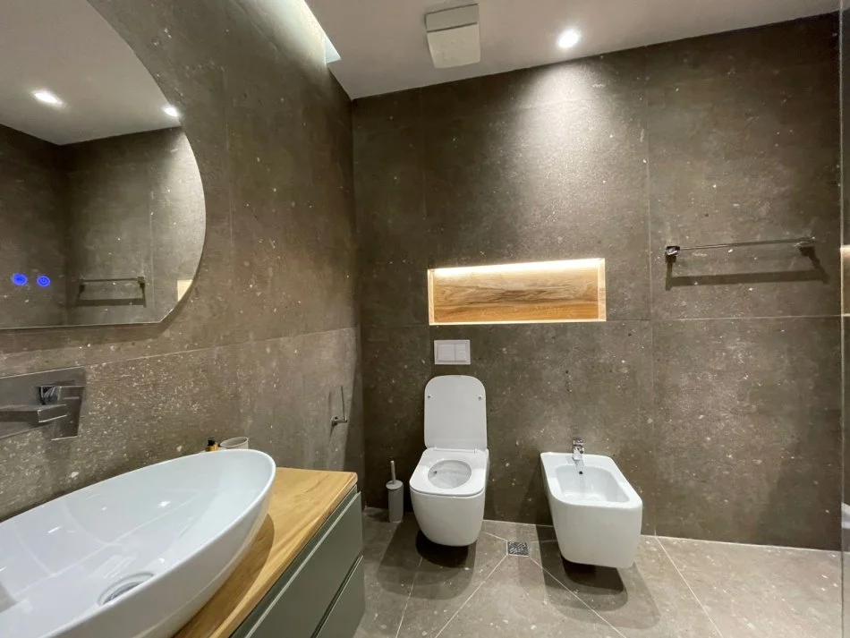 Tirane, Liste me oferta apartament 2+1 Kati 5, 116 m² (LIQENI I THATE)