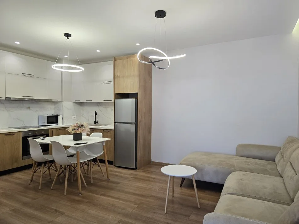 Tirane, jepet me qera apartament 2+1 Kati 8, 87 m² 850 € (Perballe Delijorgjit)