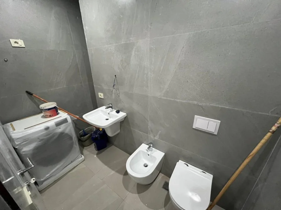 Tirane, jepet me qera apartament 2+1 Kati 4, 104 m² 1000 € (Rruga Mine Peza.)