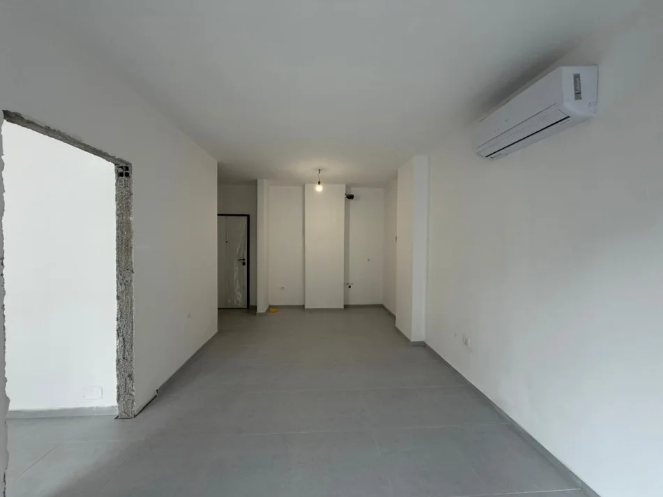 Tirane, jepet me qera apartament 1+1 Kati 2, 60 m² 400 € (Laprake)