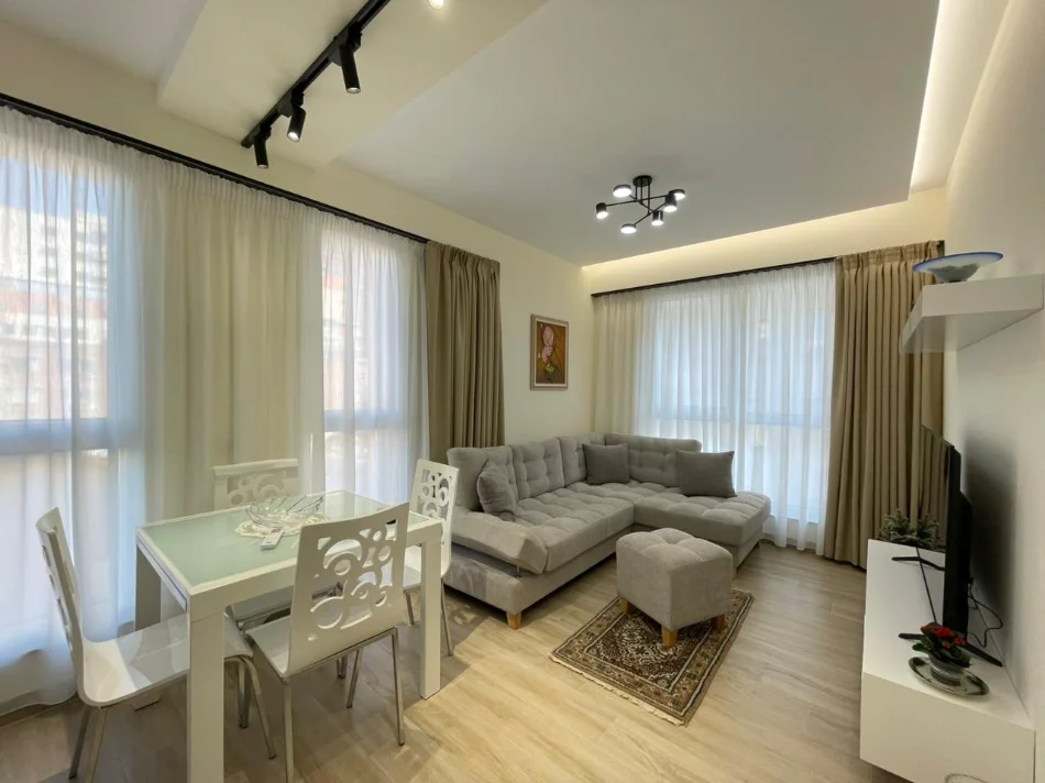 Tirane, jepet me qera apartament 1+1 Kati 3, 55 m² 700 € (21-Dhjetori)