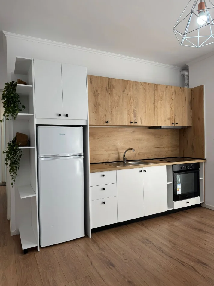 Tirane, jepet me qera apartament 1+1 Kati 4, 110 m² 1.000 € (Rruga e Durresit.)