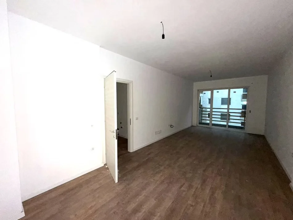 Tirane, shitet apartament 1+1 Kati 3, 82 m² 135.000 € (Laprake)