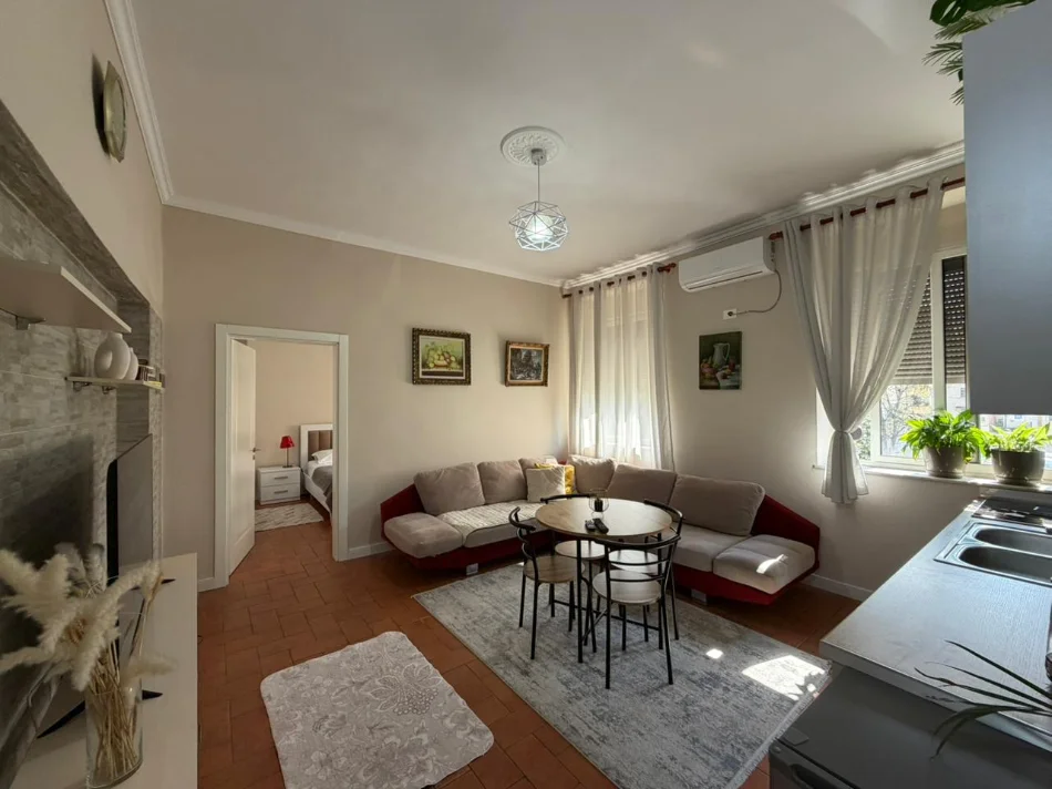Tirane, jepet me qera apartament 2+1 Kati 3, 85 m² 750 € (Rruga e Durresit)
