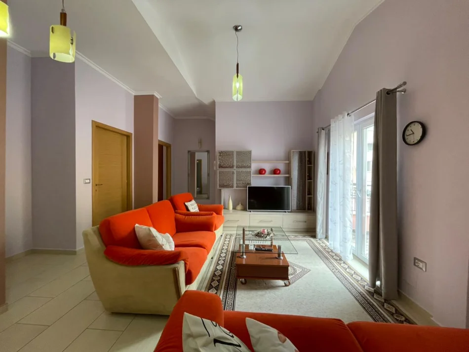 Tirane, jepet me qera apartament 3+1 Kati 2, 144 m² 850 € (Kristal Center.)