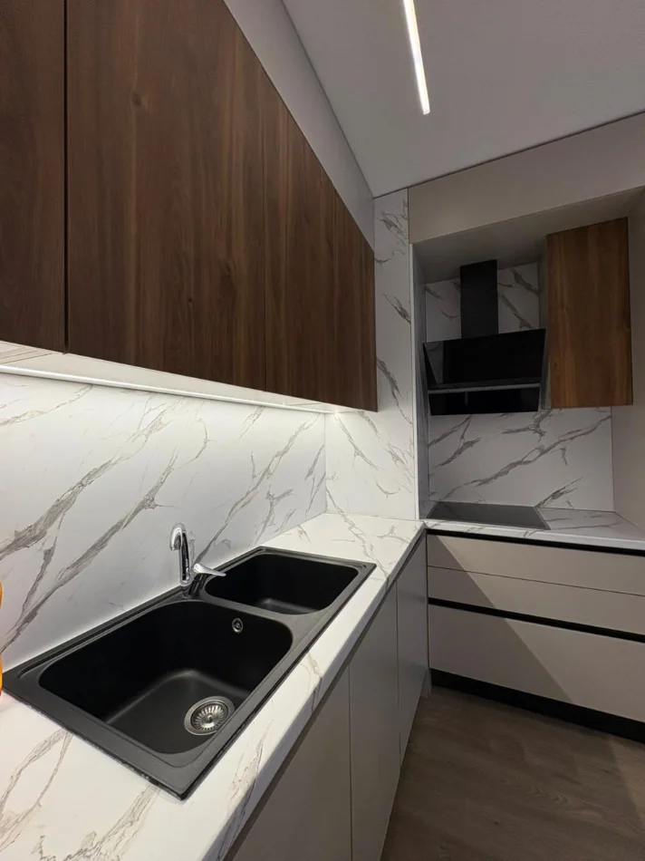 Tirane, jepet me qera apartament 2+1 Kati 2, 110 m² 1.000 € (Komuna e Parisit)