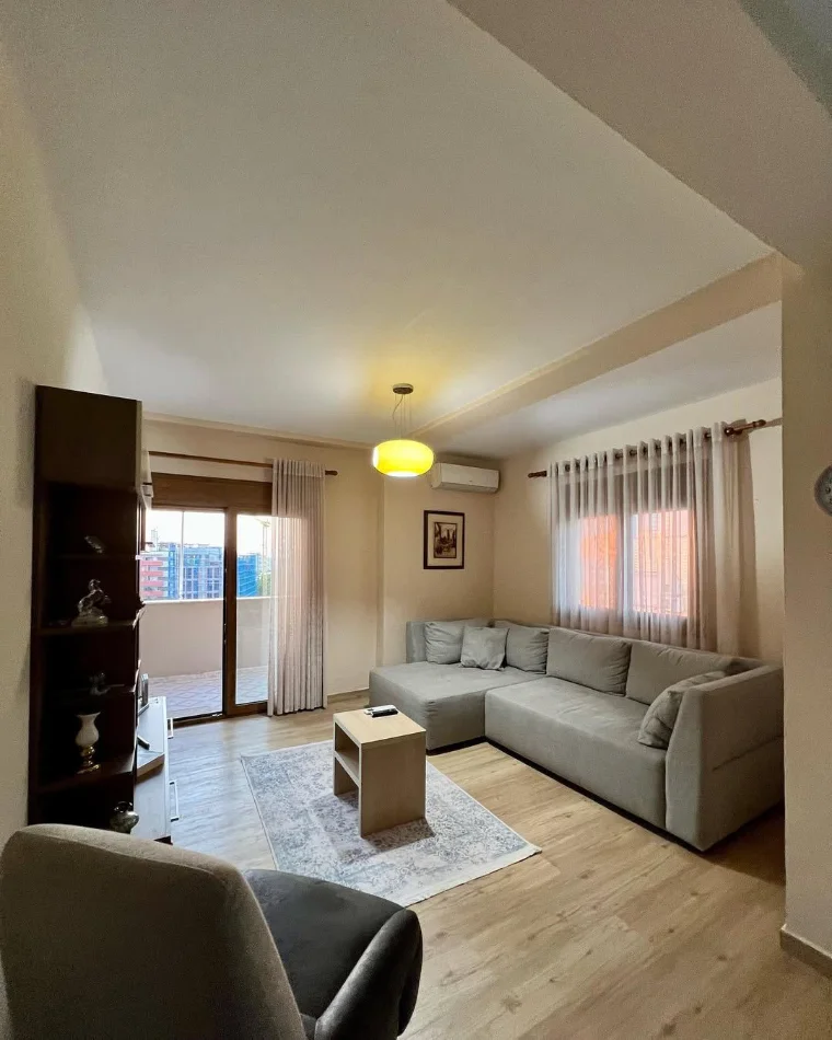 Tirane, jepet me qera apartament 1+1+Ballkon Kati 8, 75 m² 800 € (Myslym Shyri)