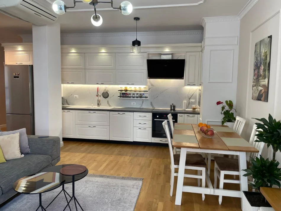 Tirane, shitet apartament 3+1 Kati 1, 118 m² 300.000 € (Liqeni Artificial)