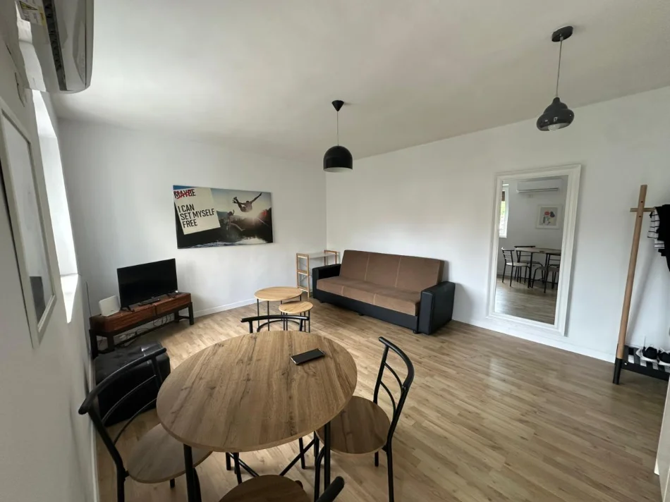Tirane, jepet me qera apartament 1+1 Kati 2, 60 m² 620 € (Rruga e Elbasanit)