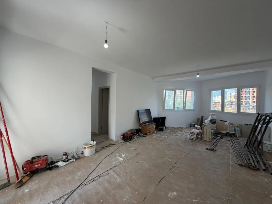 Tirane, jepet me qera apartament 3+1 Kati 2, 131 m² 800 € (Astiri)