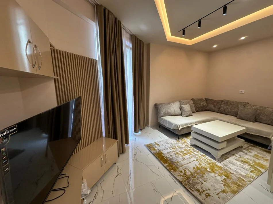 Tirane, jepet me qera apartament 1+1 Kati 2, 60 m² 450 € (Rruga e Dibres.)