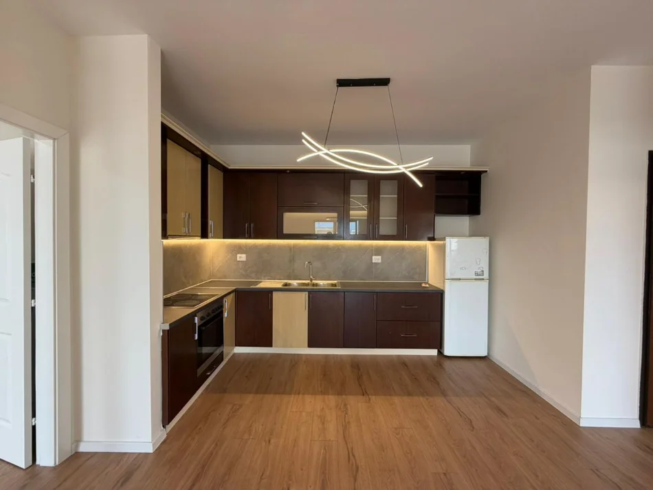 Tirane, shitet apartament 2+1 Kati 7, 108 m² 163.000 € (Astir)