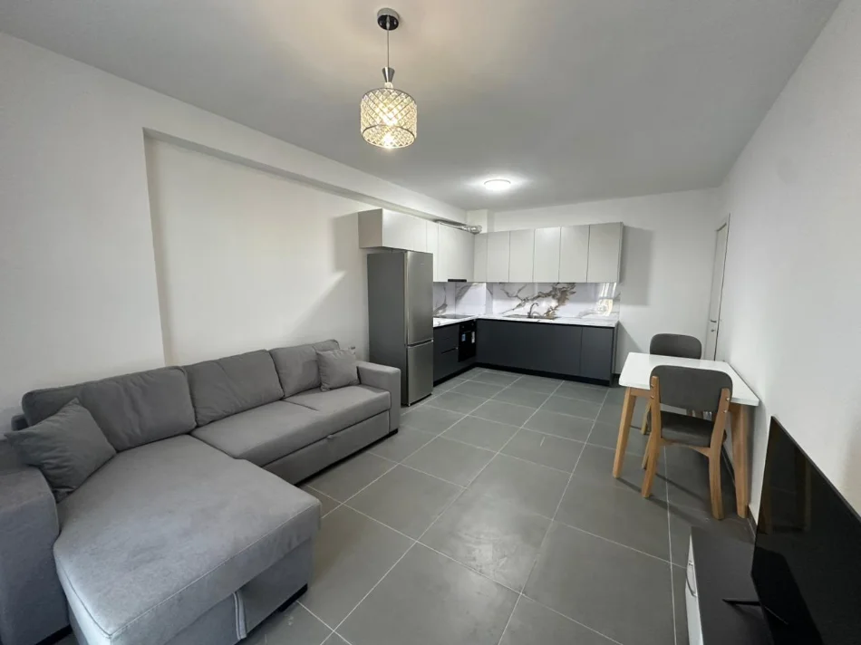 Tirane, jepet me qera apartament 3+1 Kati 3, 108 m² 650 € (Rruga 5 Maji)