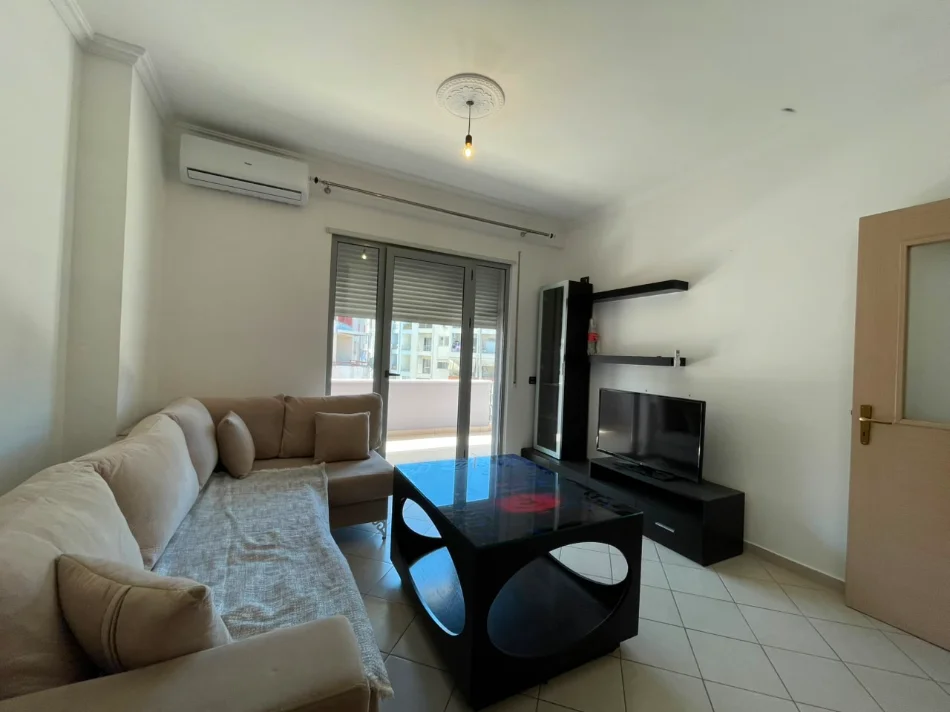 Tirane, jepet me qera apartament 1+1 Kati 2, 60 m² 400 € (Yzberisht)