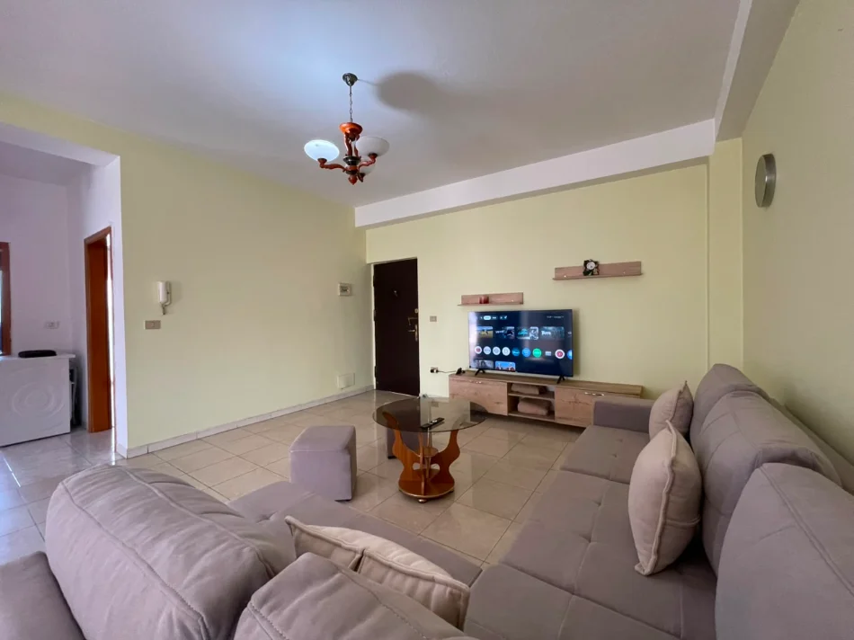 Tirane, jepet me qera apartament 2+1 Kati 3, 120 m² 600 € (Farmacia 10)