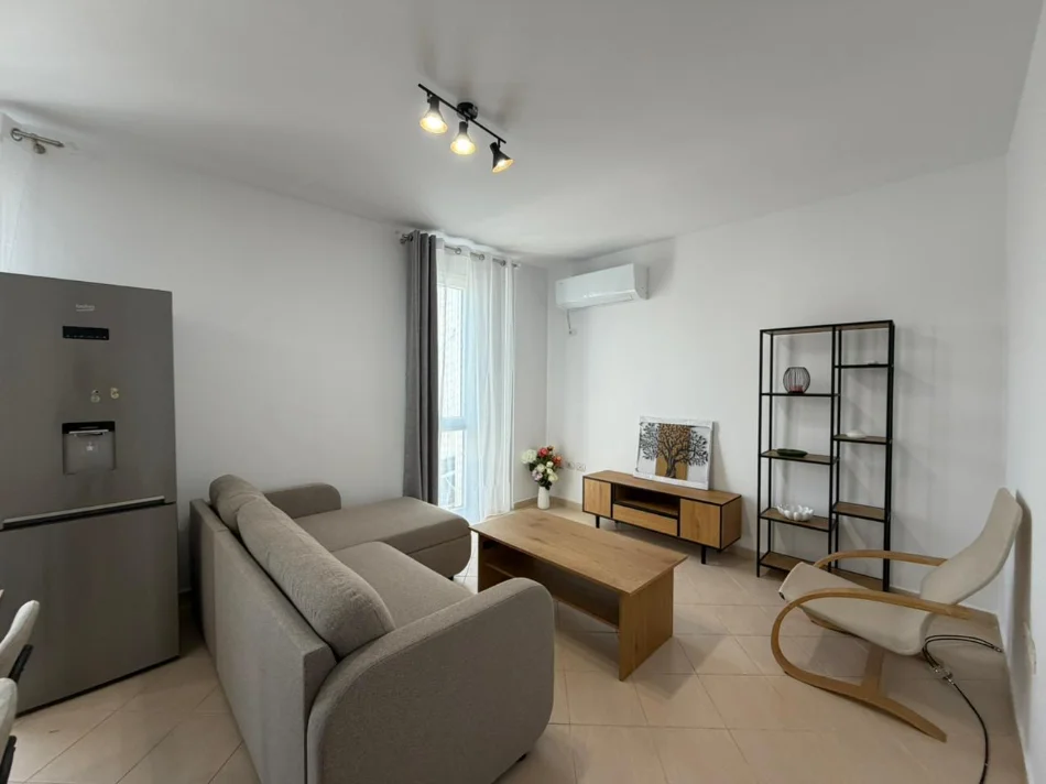 Tirane, jepet me qera apartament 1+1 Kati 5, 50 m² 600 € (Komuna e Parisit)