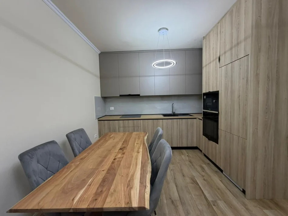 Tirane, jepet me qera apartament 1+1 Kati 3, 67 m² 1.000 € (Liqeni i Thate)
