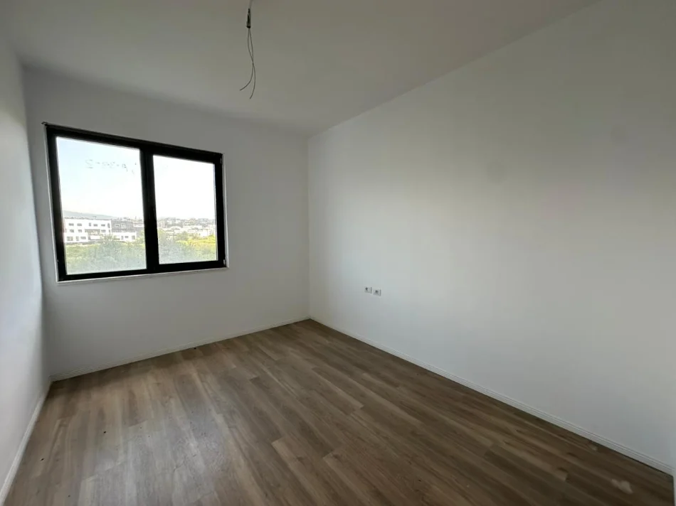 Tirane, shitet apartament 2+1 Kati 3, 143 m² 358.000 € (Liqeni i Thate)