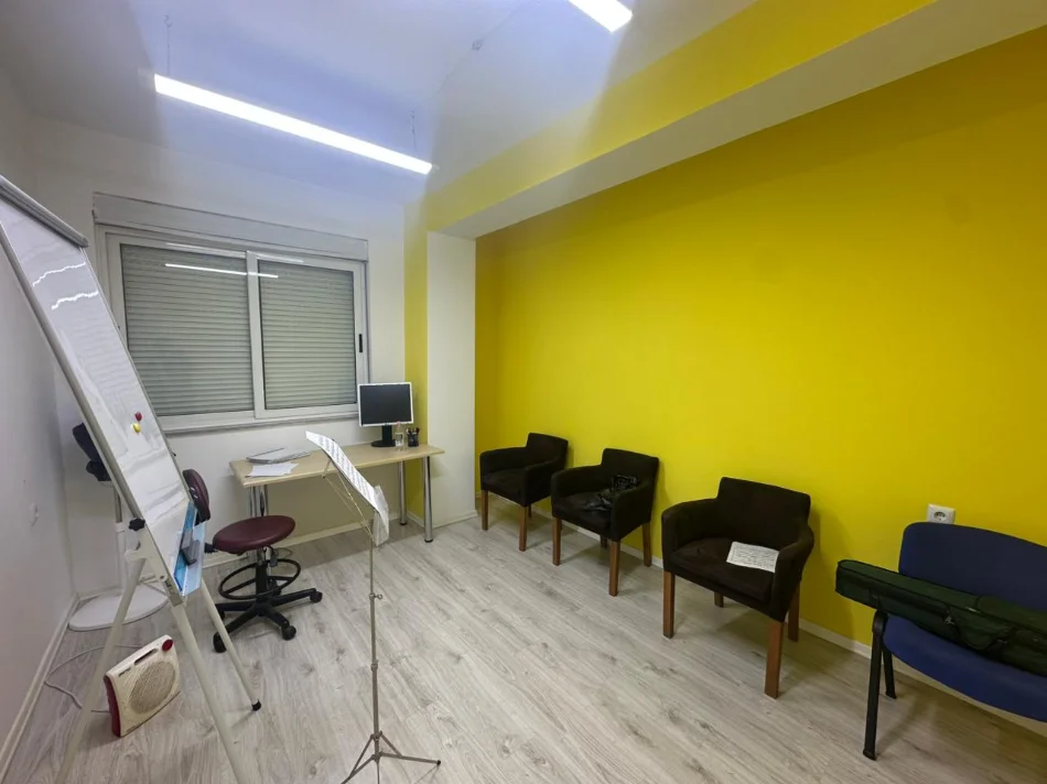 Tirane, jepet me qera zyre Kati 2, 92 m² 1.000 € (Blloku)