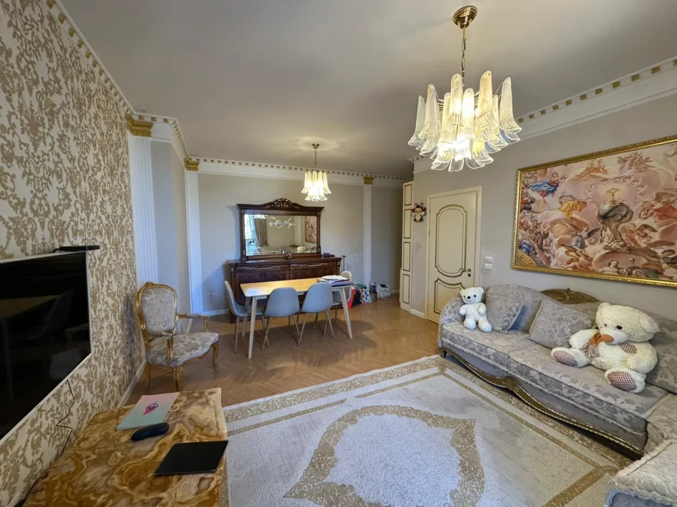 Tirane, jepet me qera apartament 1+1 Kati 9, 70 m² 650 € (Komuna e Parisit)
