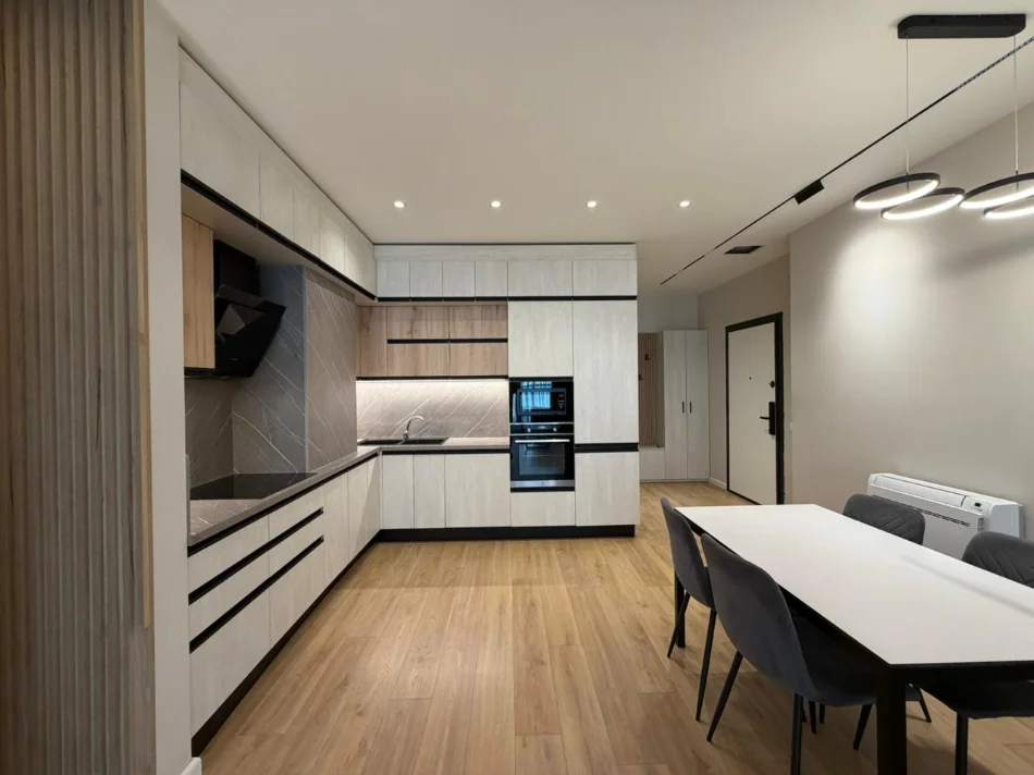 Tirane, jepet me qera apartament 2+1 Kati 3, 110 m² 1.000 € (Komuna e Parisit)