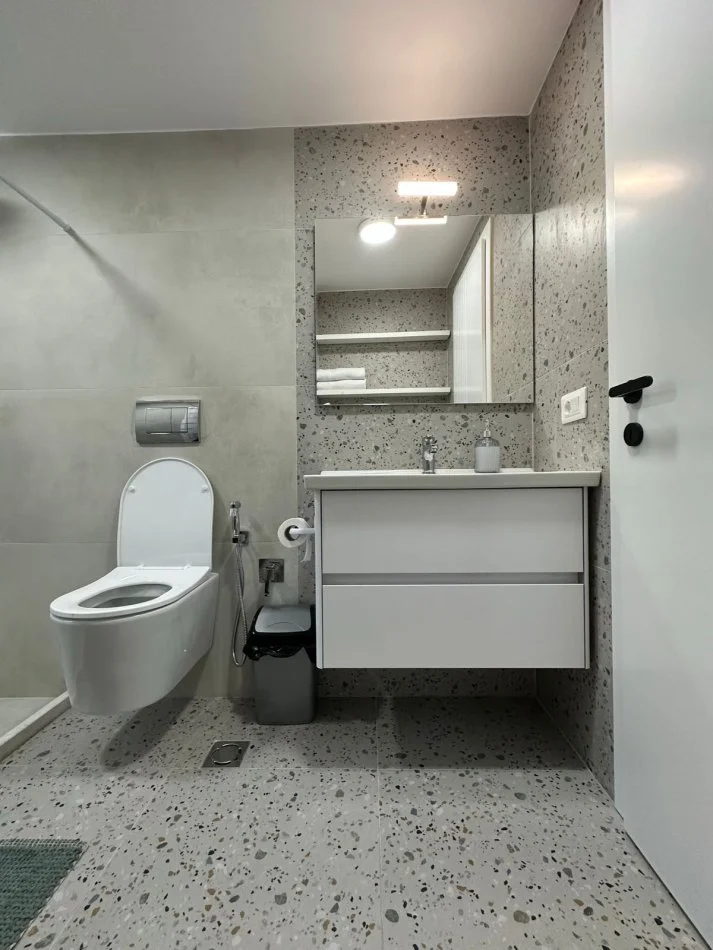 Tirane, jepet me qera apartament 1+1 Kati 3, 50 m² 500 € (Prane Harry Fultz.)