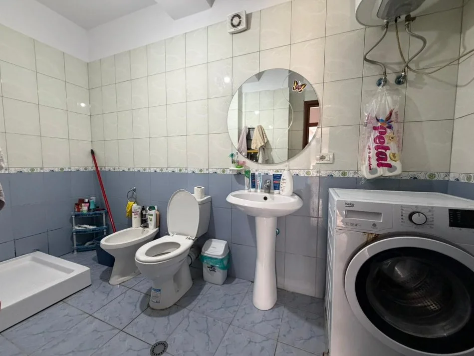 Tirane, shitet apartament 1+1 Kati 6, 67 m² 98.000 € (Prane Hotel Roland ne Astir.)