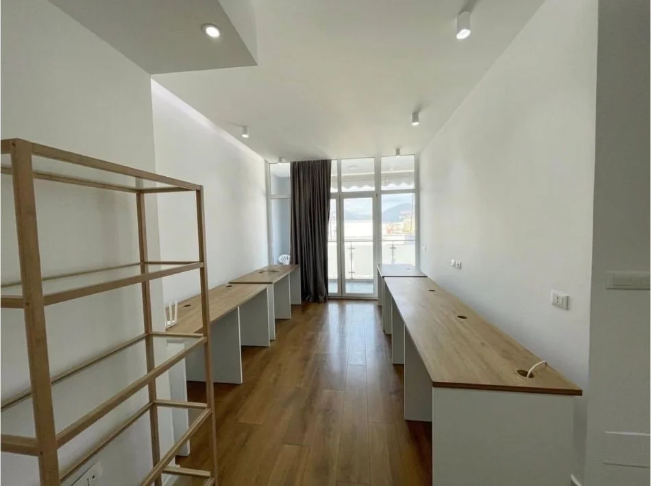 Tirane, jepet me qera apartament 2+1 Kati 8, 110 m² 800 € (Kika 2 tek Komuna e Parisit.)