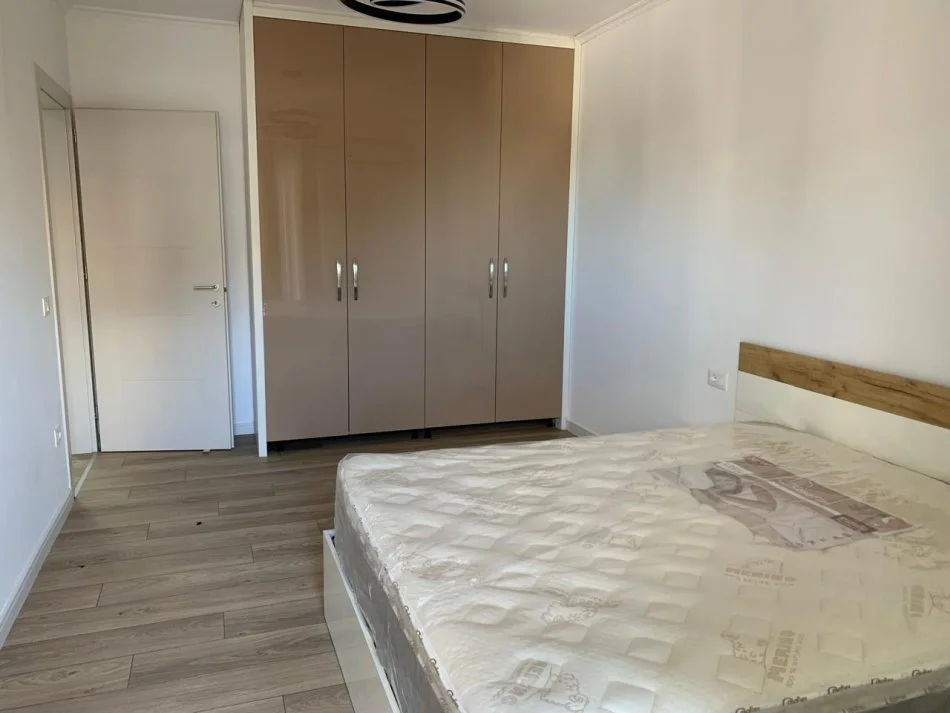 Tirane, jepet me qera apartament 2+1 Kati 2, 100 m² 800 € (Kodra e Diellit)