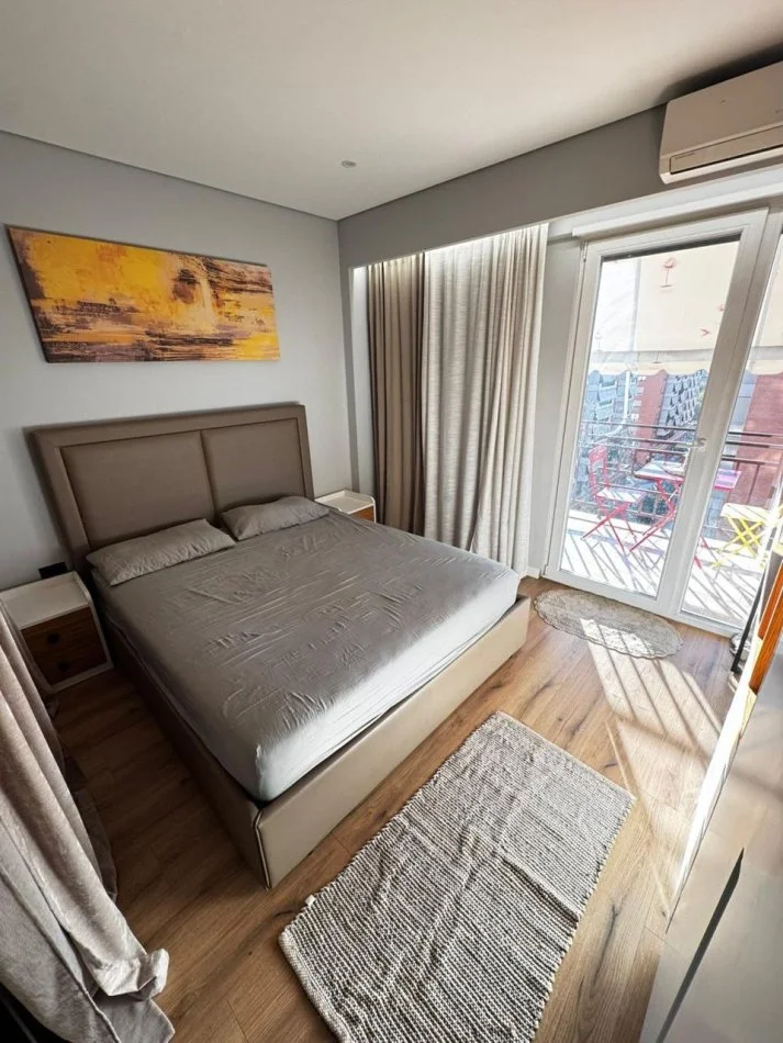 Tirane, jepet me qera apartament 2+1 Kati 8, 75 m² 700 € (Prane Globe.)