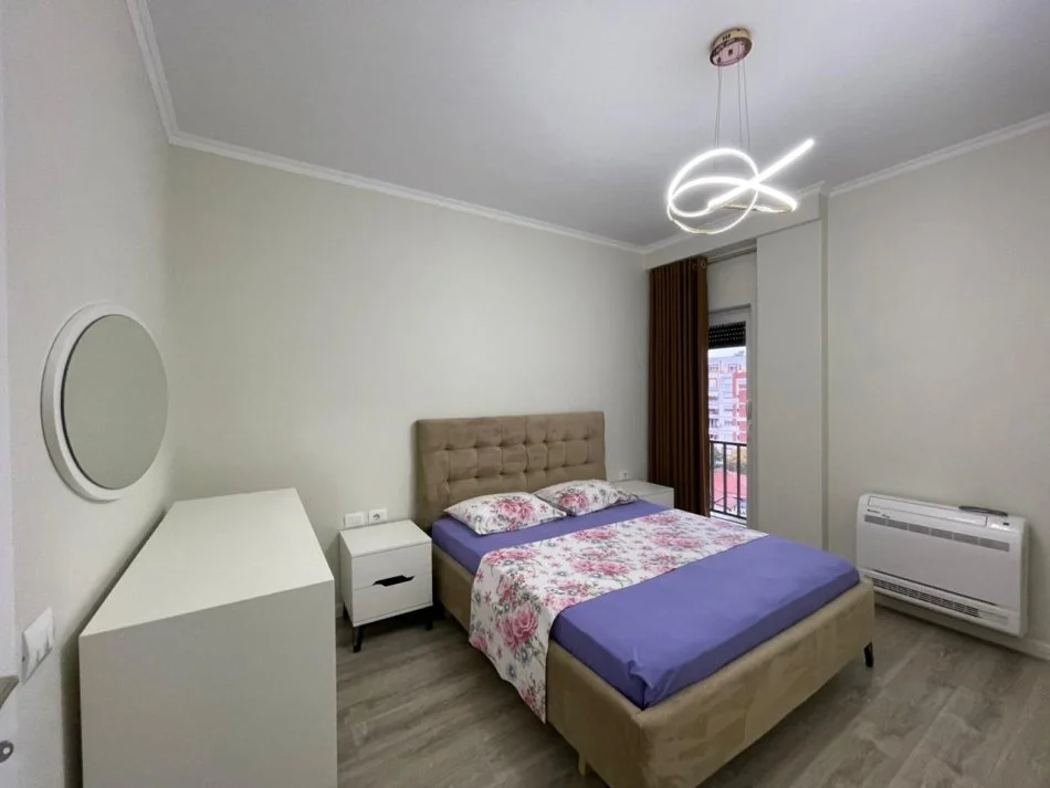 Tirane, jepet me qera apartament 2+1 Kati 5, 80 m² 800 € (Quartum Residence.)