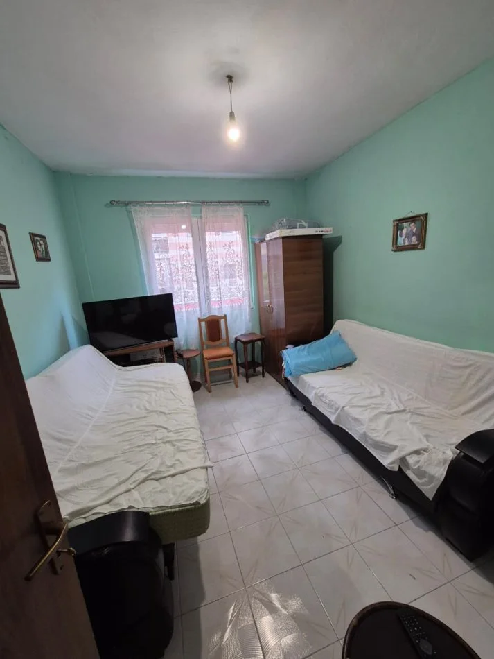 Tirane, jepet me qera apartament 2+1 Kati 2, 108 m² 600 € (Komuna e Parisit.)