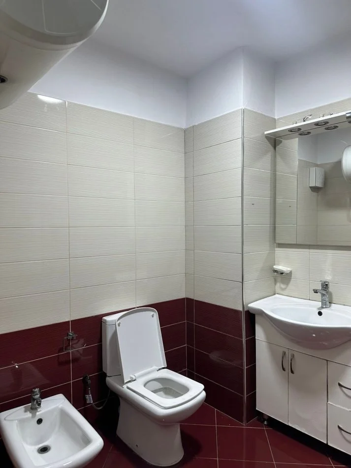 Tirane, jepet me qera apartament 2+1 Kati 5, 120 m² 619 € (Laprake)