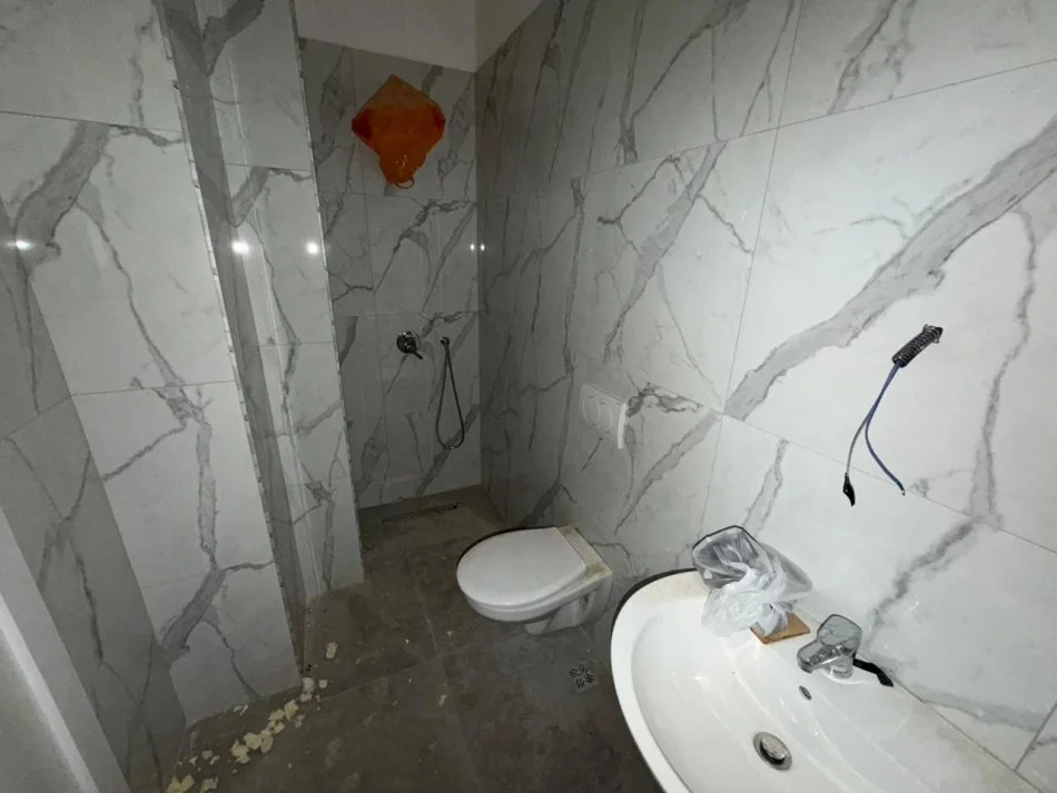 Tirane, shitet apartament 1+1 Kati 3, 59 m² 118.000 € (Liqeni i Thate)