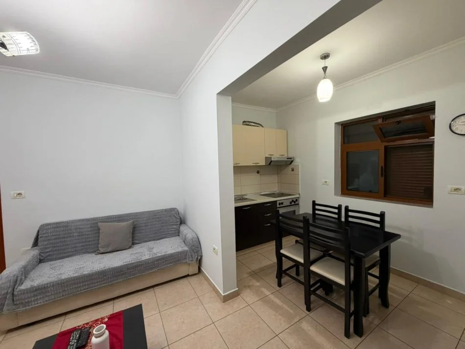 Tirane, jepet me qera apartament 1+1 Kati 3, 56 m² 430 € (Medreseja)