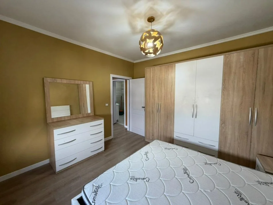 Tirane, jepet me qera apartament 2+1 Kati 11, 100 m² 700 € (Lulishtja tek Komuna e Parisit.)