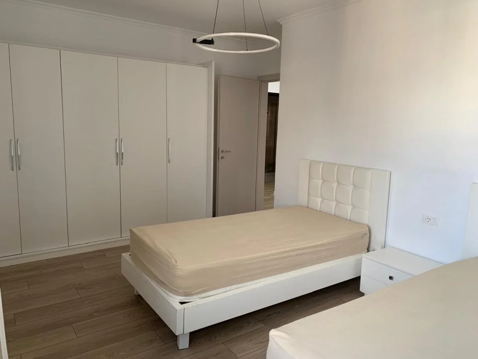 Tirane, jepet me qera apartament 2+1 Kati 2, 100 m² 800 € (Kodra e Diellit)