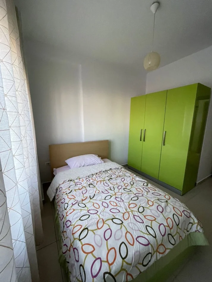 Tirane, jepet me qera apartament 3+1 Kati 6, 110 m² 600 € (Yzberisht)