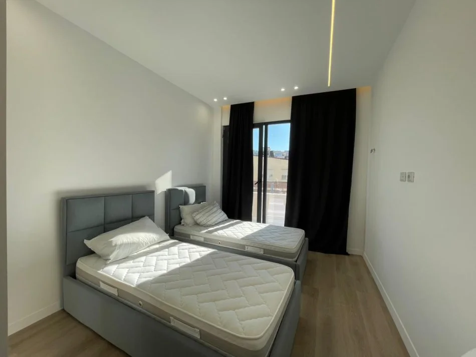 Tirane, jepet me qera apartament 2+1 Kati 5, 110 m² 1.100 € (Liqeni i Thate.)