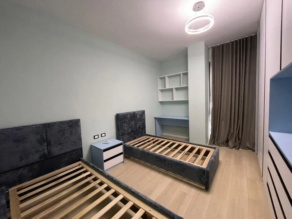 Tirane, jepet me qera apartament 2+1 Kati 2, 118 m² 1.200 € (Liqeni i Thate.)