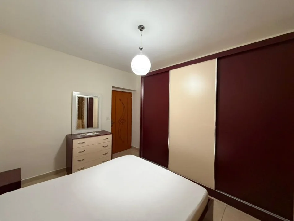 Tirane, jepet me qera apartament 1+1 Kati 3, 56 m² 430 € (Medreseja)