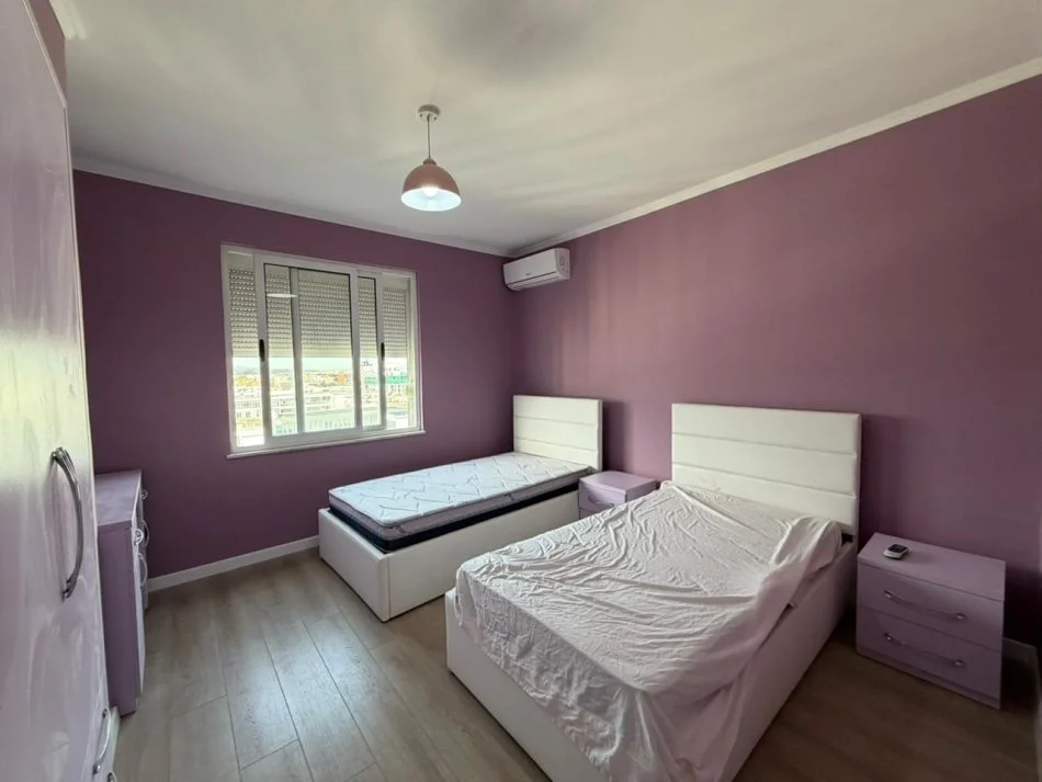 Tirane, jepet me qera apartament 2+1 Kati 11, 100 m² 700 € (Lulishtja tek Komuna e Parisit.)