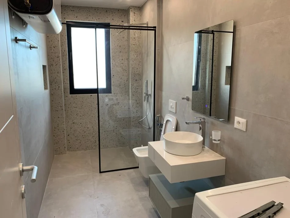 Tirane, jepet me qera apartament 2+1 Kati 2, 100 m² 800 € (Kodra e Diellit)