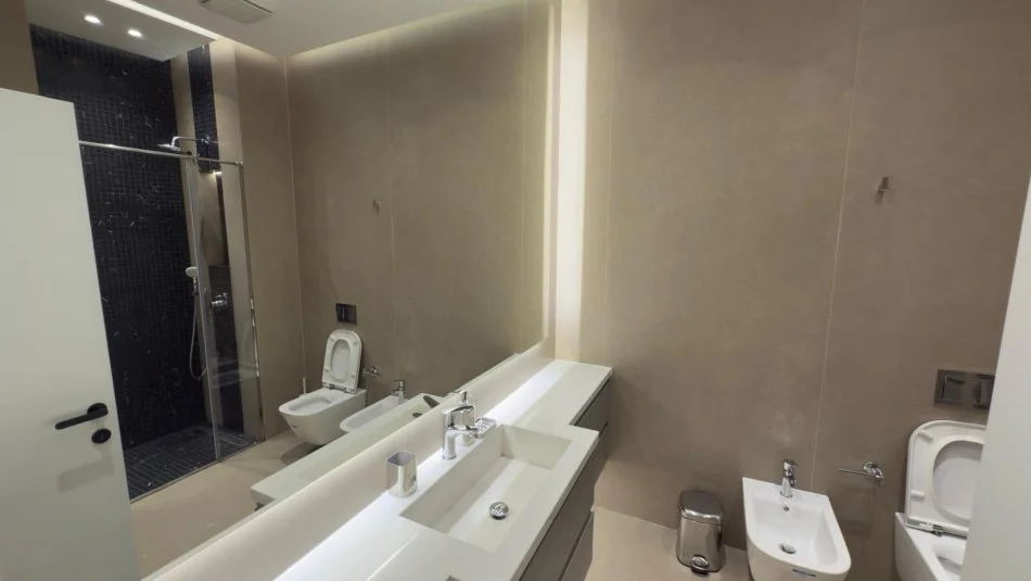 Tirane, jepet me qera apartament 1+1 , 70 m² 1.000 € (Square 21.)