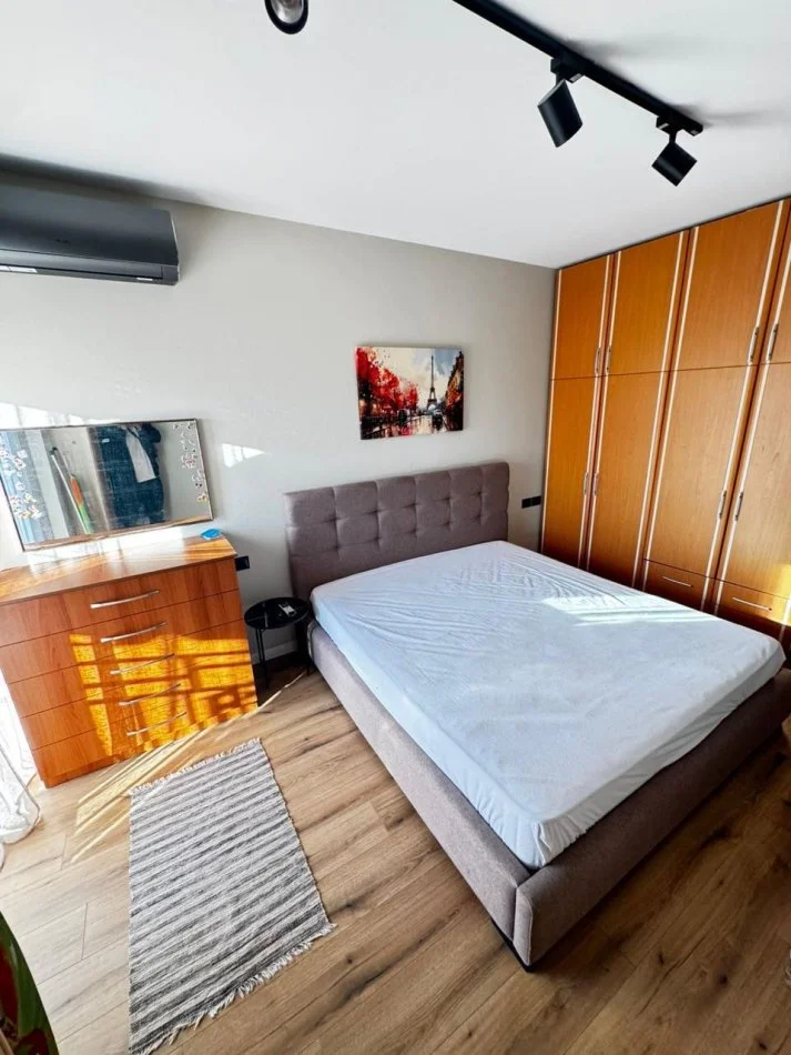 Tirane, jepet me qera apartament 2+1 Kati 8, 75 m² 700 € (Prane Globe.)