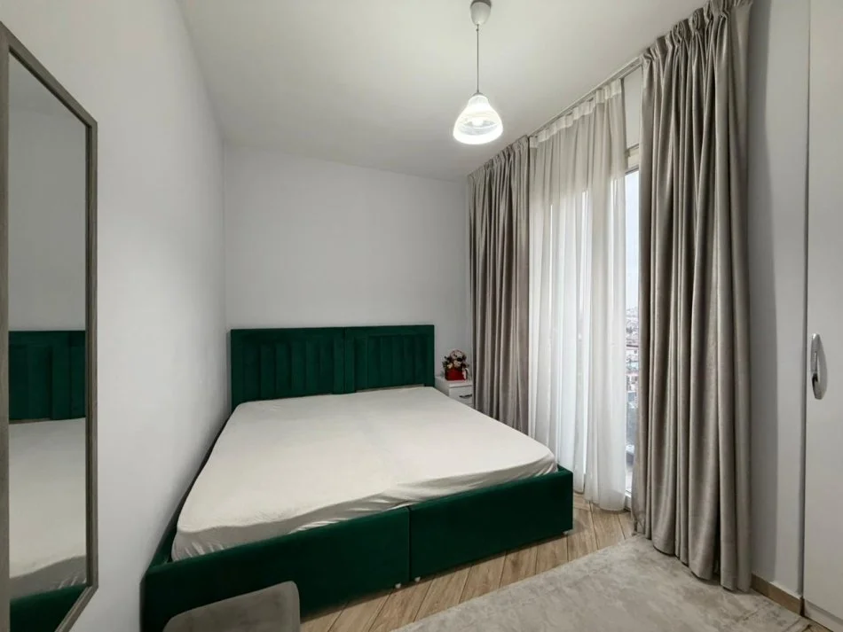Tirane, jepet me qera apartament 1+1 Kati 2, 65 m² 500 € (Shkolla e Bashkuar.)